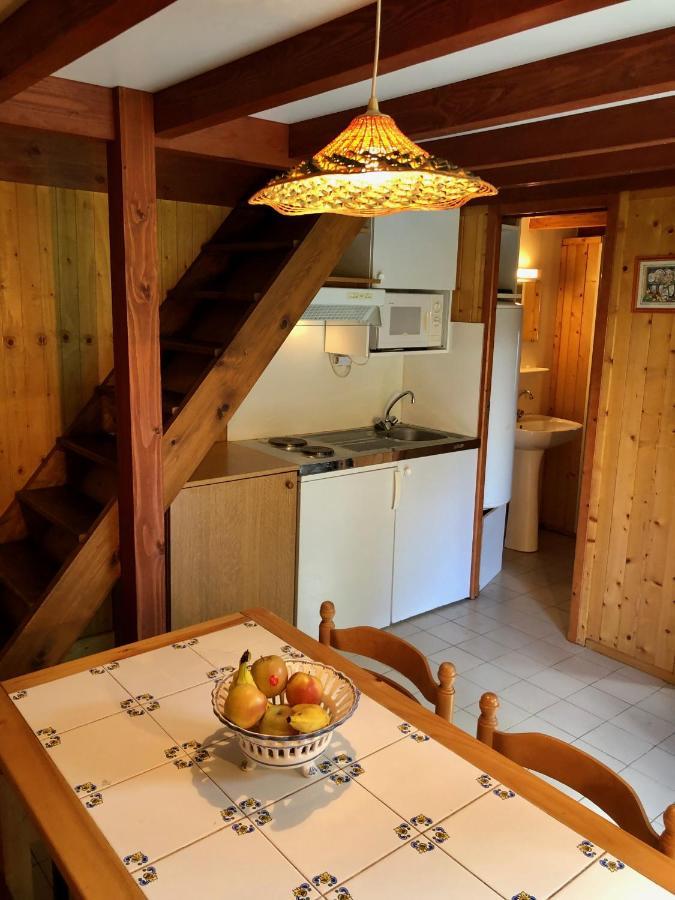 Chalet Dans Le Parc D'Un Manoir Du Xixeme Angles  Luaran gambar